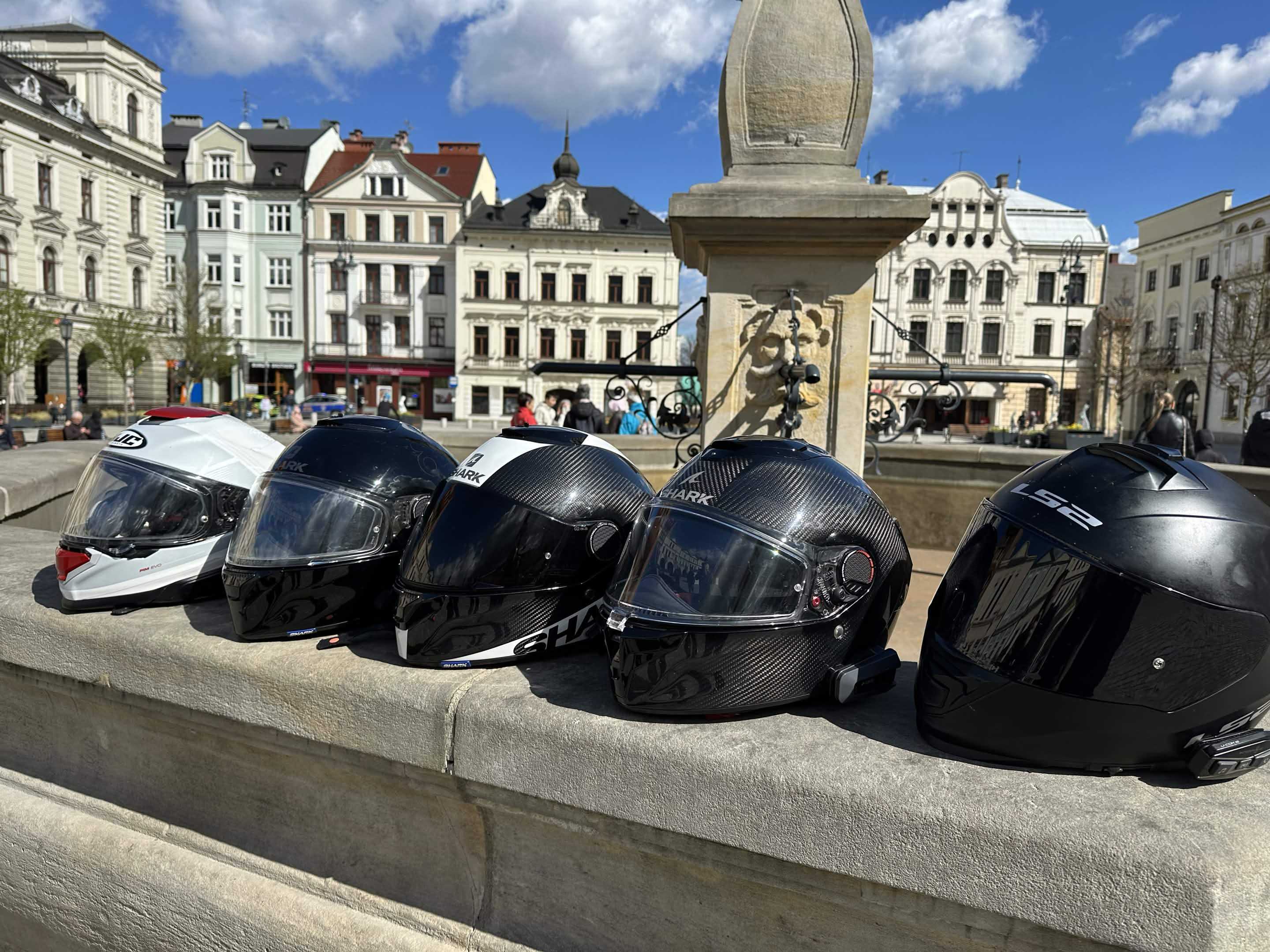 Motocykliści na trasie przez Tatry podczas przejazdu MotoHub Polska
